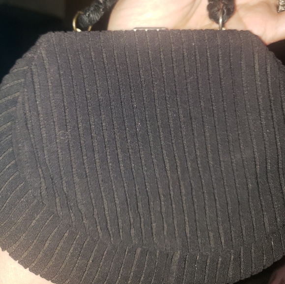 VINTAGE KISS LOCK WRISTLET GUC. - Picture 3 of 9